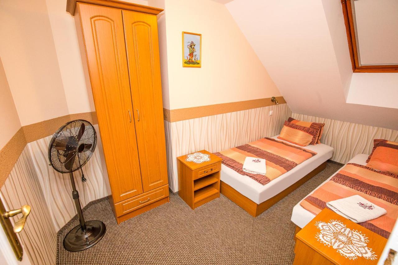 Tinodi Fogado Bed & Breakfast Sárvár Exterior foto