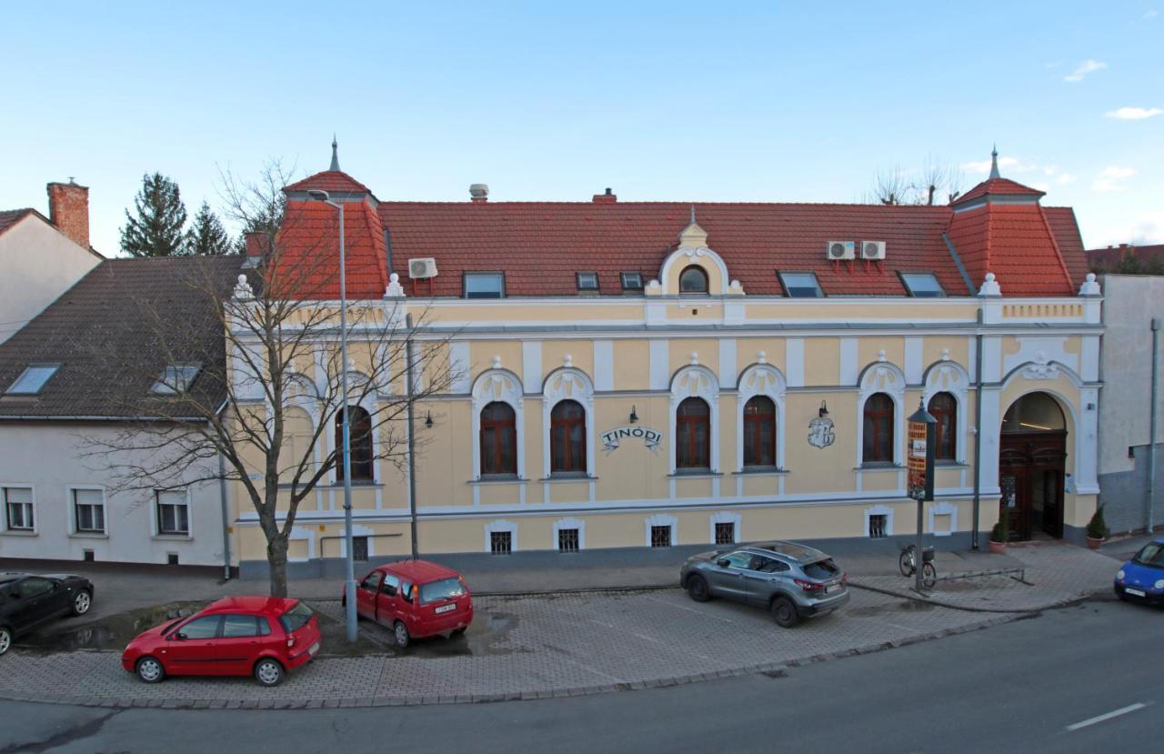 Tinodi Fogado Bed & Breakfast Sárvár Exterior foto