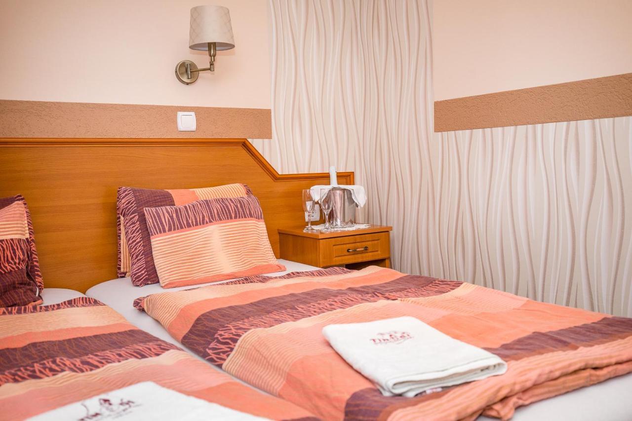 Tinodi Fogado Bed & Breakfast Sárvár Exterior foto
