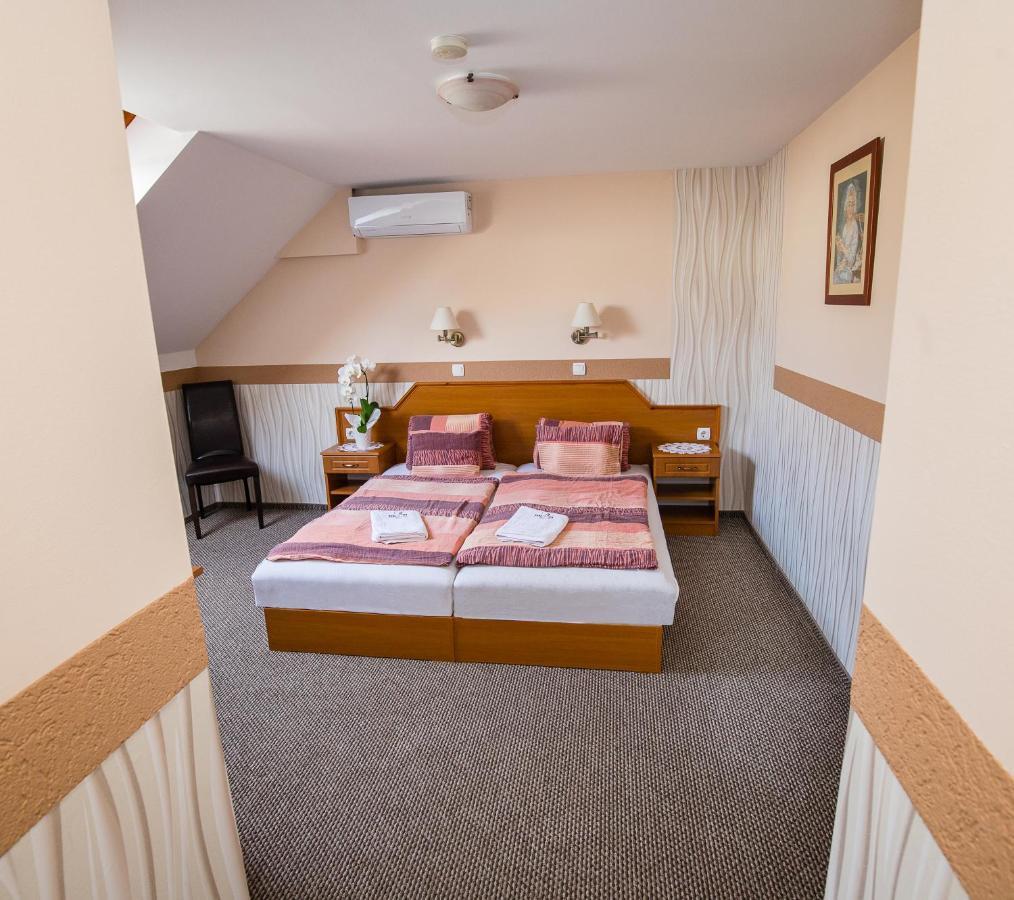 Tinodi Fogado Bed & Breakfast Sárvár Exterior foto