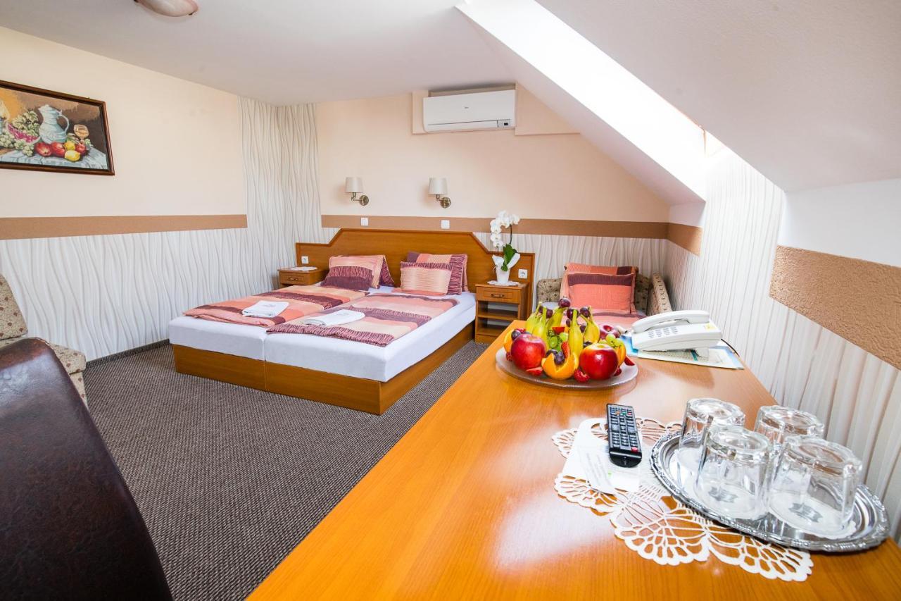Tinodi Fogado Bed & Breakfast Sárvár Exterior foto
