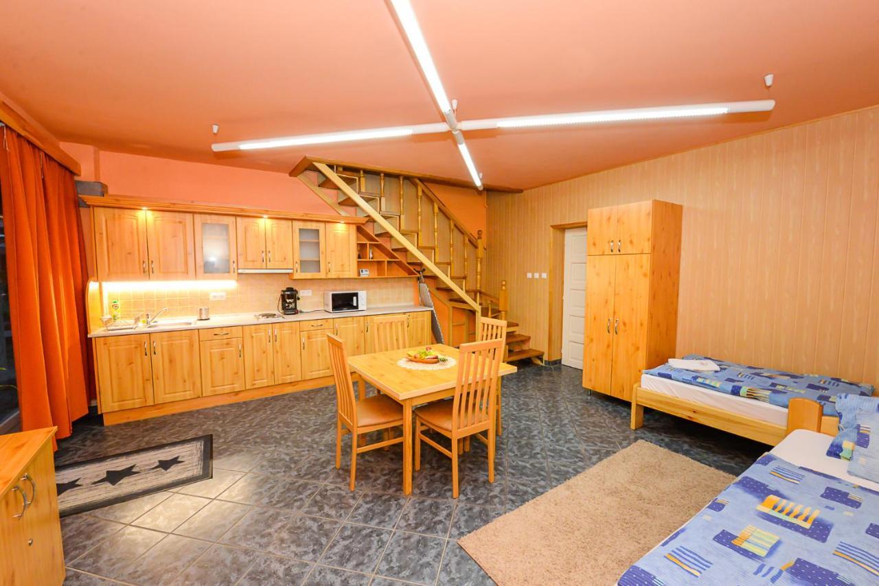 Tinodi Fogado Bed & Breakfast Sárvár Exterior foto