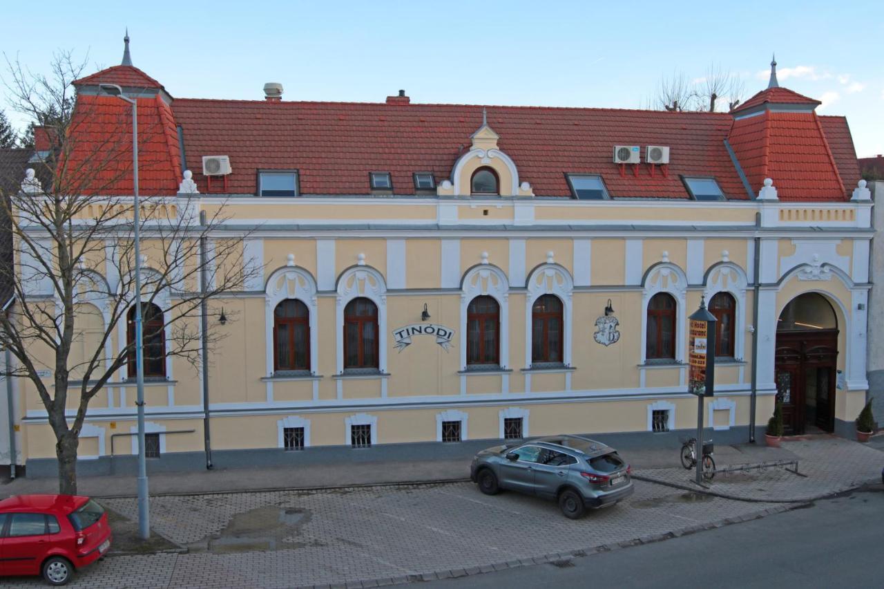 Tinodi Fogado Bed & Breakfast Sárvár Exterior foto