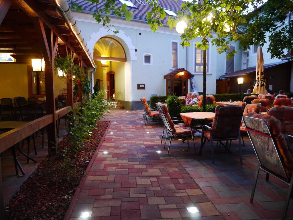 Tinodi Fogado Bed & Breakfast Sárvár Exterior foto