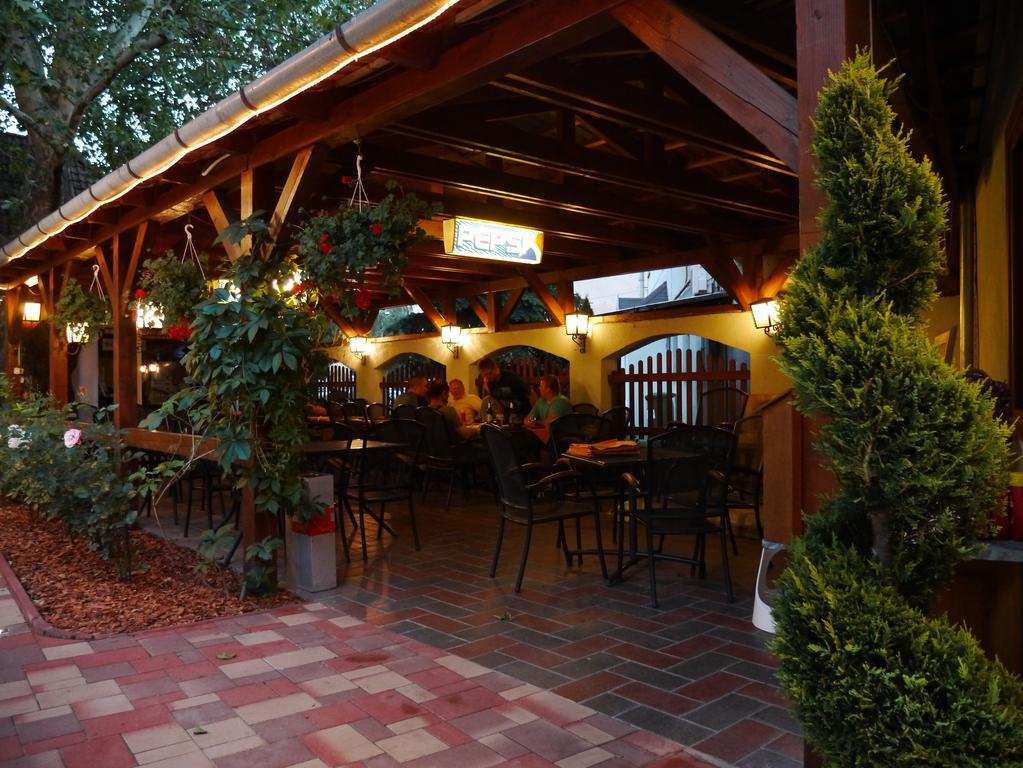 Tinodi Fogado Bed & Breakfast Sárvár Exterior foto