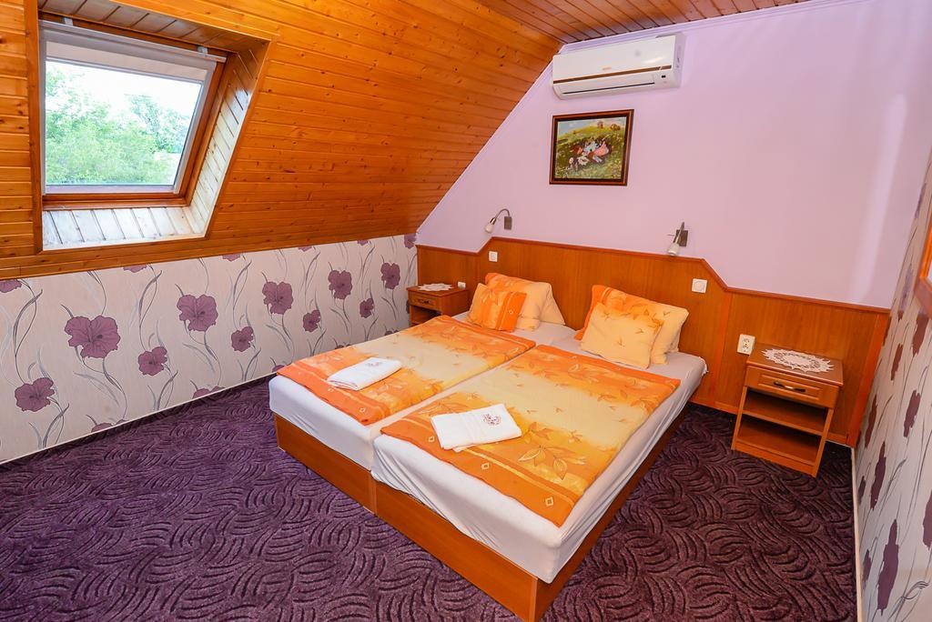 Tinodi Fogado Bed & Breakfast Sárvár Exterior foto