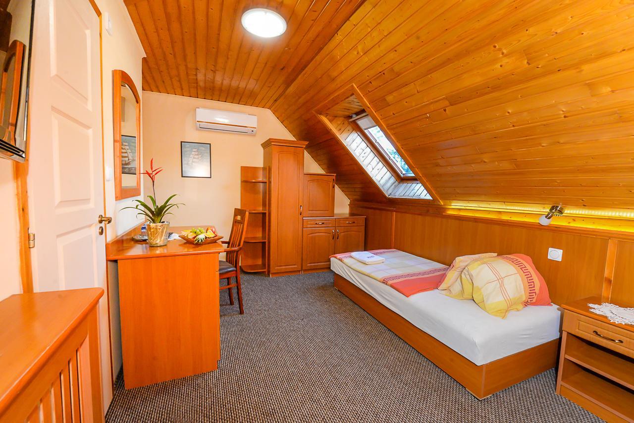 Tinodi Fogado Bed & Breakfast Sárvár Exterior foto